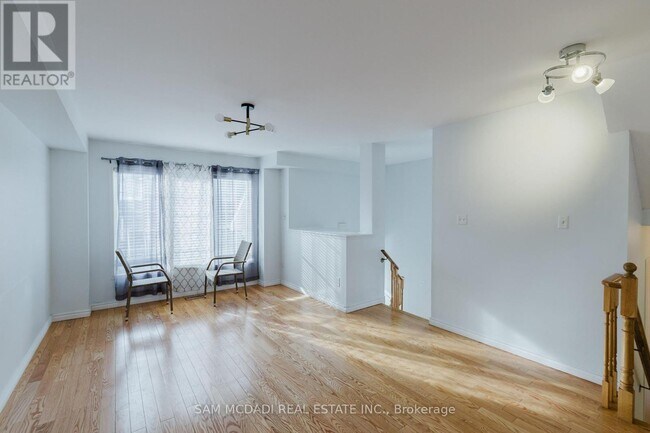 Photo - 1260 Lamont Crescent