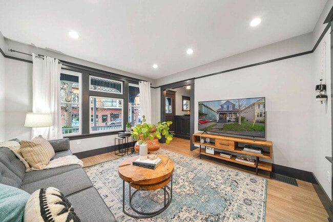 Photo - 3820 SE Belmont St Unit ID1309865P