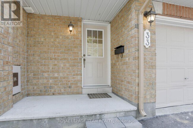 Photo - 33 Scampton Dr