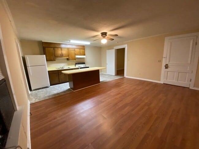 Photo - 220 E Main St