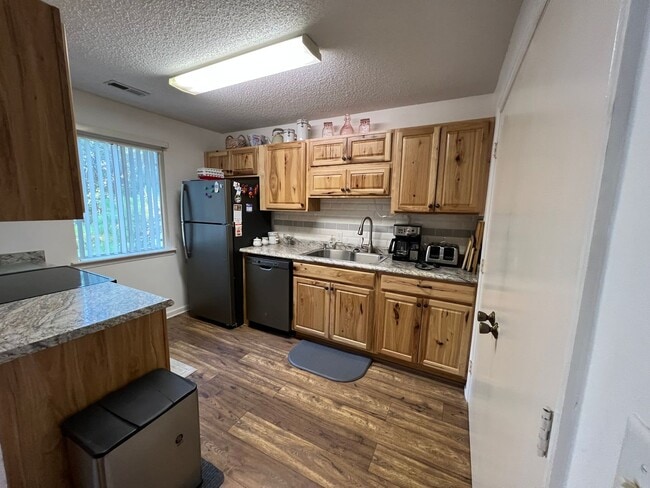 Photo - FURNISHED 2 BEDROOM/2 BATH UNIT 2ND FLOOR