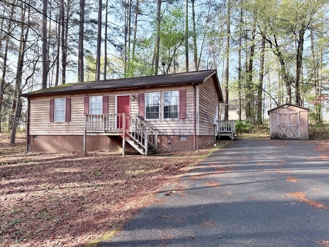 Building Photo - 2Bed/1 Bath Rental Lake Monticello