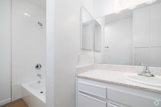 2BR, 1.5BA - 1,250SF - Primary Bathroom