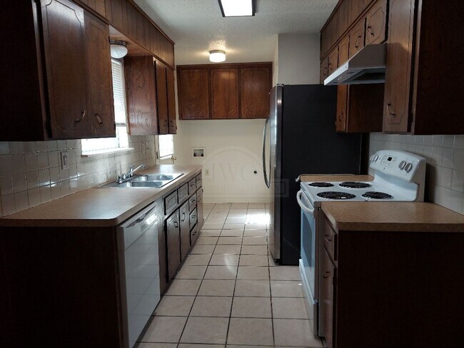 Photo - 1510 Leader Dr