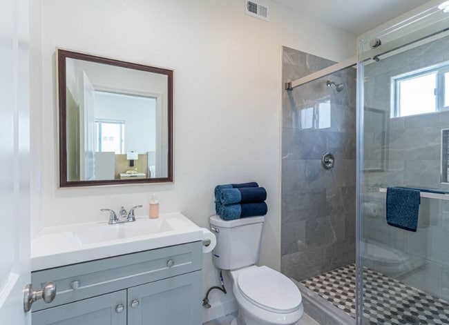 Photo - 866 N Edgemont St Unidad 866