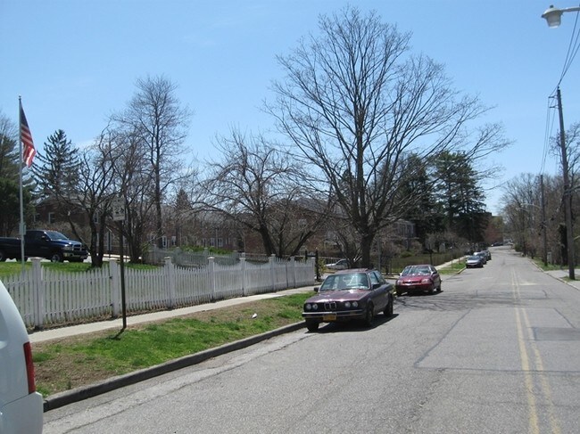 Photo - 84 Carpenter Ave