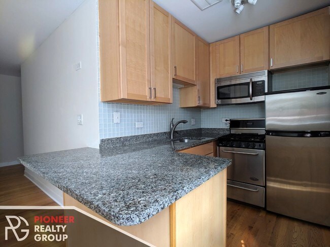 Photo - 625 W Wrightwood Ave