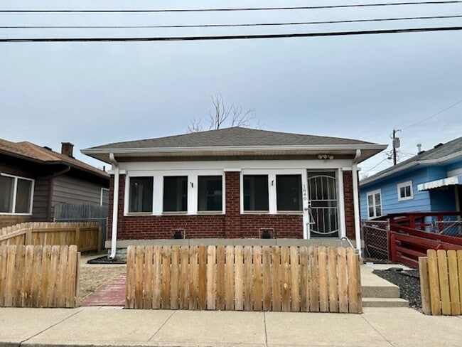 Building Photo - Charming 2 Bedroom 1 Bathroom Home in Center Township!!