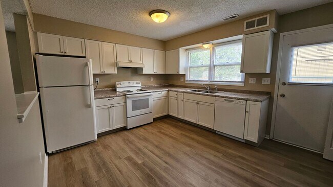 Photo - 2018 E Caulder Ave Unit 2018 E Caulder Avenue