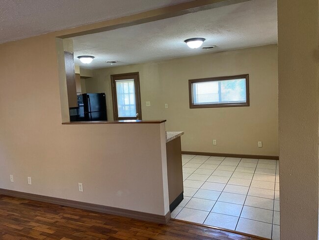 Photo - 208 E Maiden Ln
