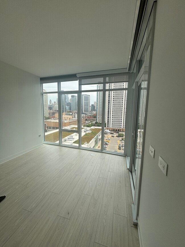 740 W Fulton St Unit 2203