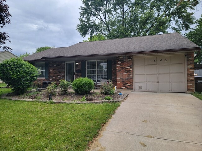 Photo - 1583 Roxbury Dr House