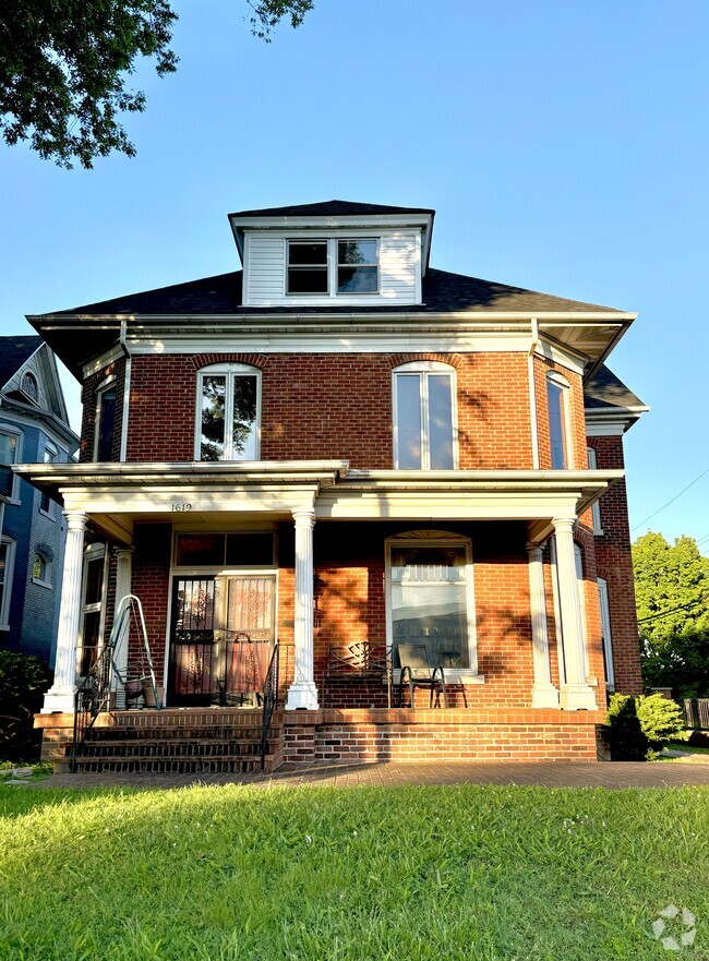 Building Photo - 1619 Frederica St Unit B Rental