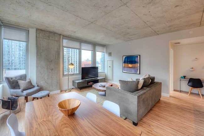 Photo - 150 N Desplaines St