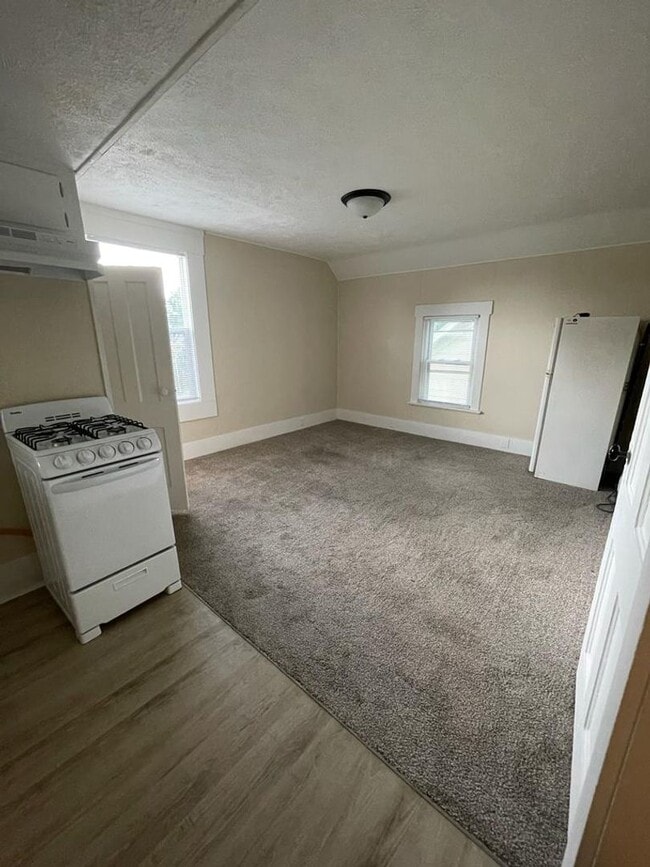 542 W 4th St Unidad 542 W. 4th St. Unit 3