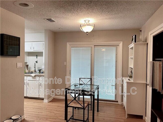 Photo - 115 Waller St Unit A