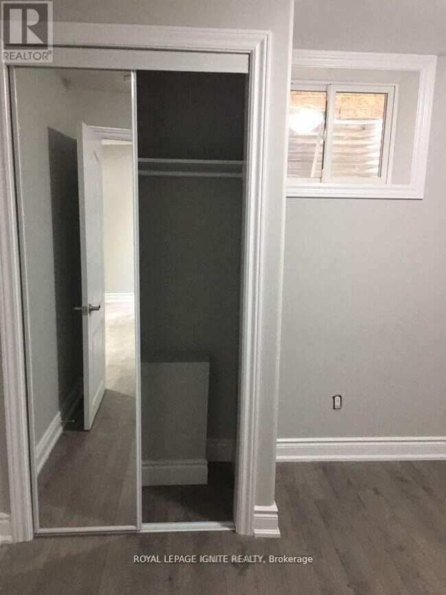 Photo - 5952 Chalfont Crescent