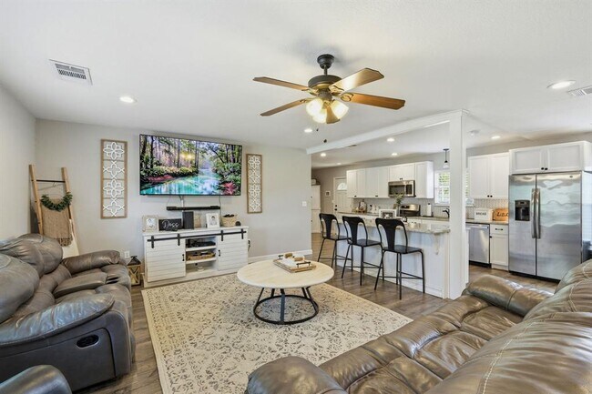 Photo - 1104 W 7th St