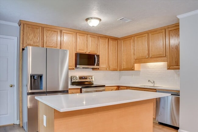 Photo - 746 Hamilton Rd