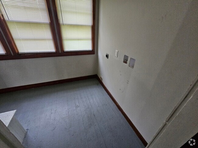 Building Photo - 823 N Main St Rental