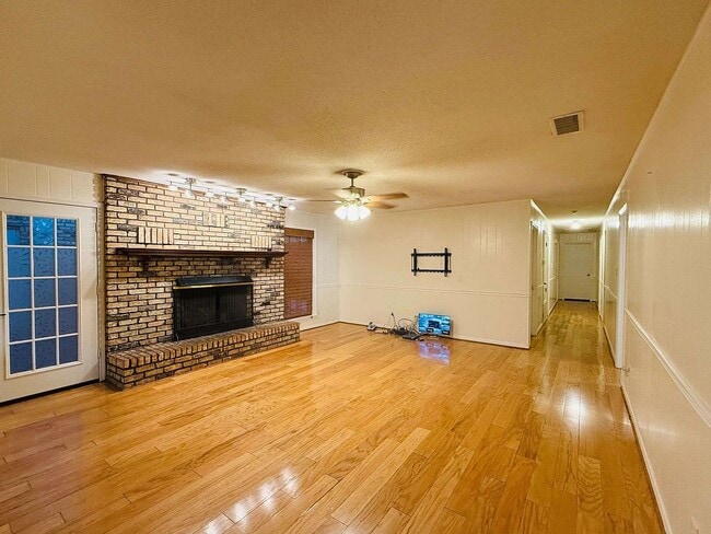 Photo - 814 Pinemont Dr