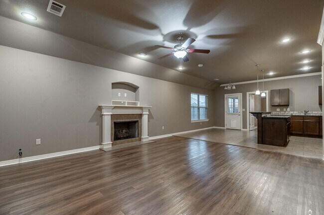 Photo - Beautiful 3-bedroom 2 bath Home in Fayetteville!! New Vinyl Plank Floors!
