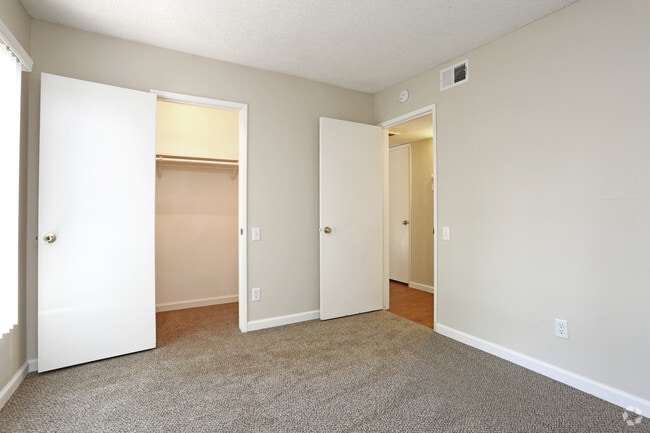 2BR,1BA- Royal Oak