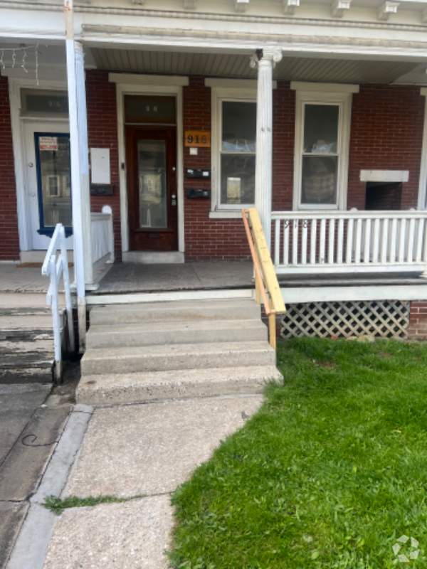 Building Photo - 918 W King St Unit 1 Rental