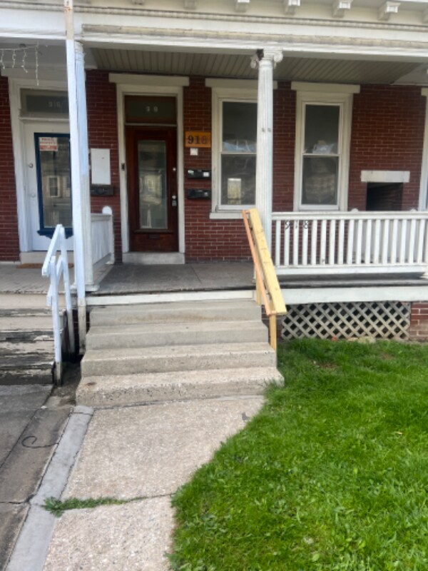 Photo - 918 W King St Apartment Unit 1