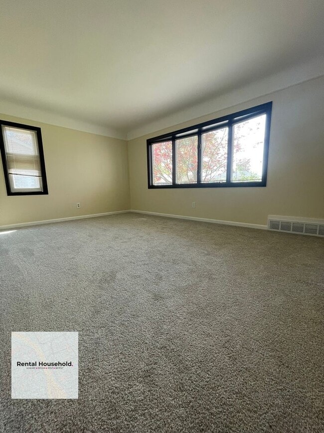 Photo - Stunning 3 Bedroom Oasis in Livonia-Move-In Ready!!