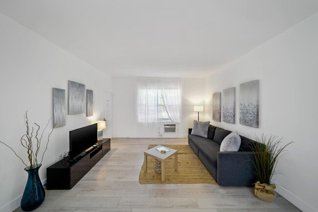 Building Photo - 1311 15th Terrace Rental