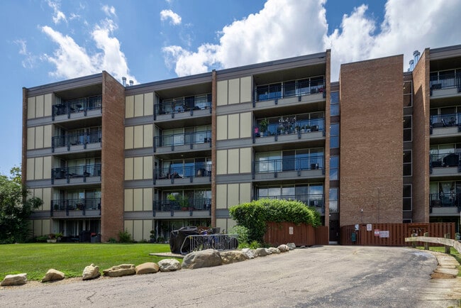Building Photo - 6020 Oakwood Dr Rental