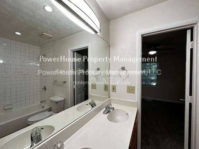 Photo - 504 Oakwood Ct
