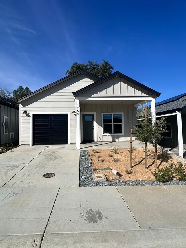 Building Photo - Brand New Build on Old Alturas - ALL Electric with City of Redding Solar!