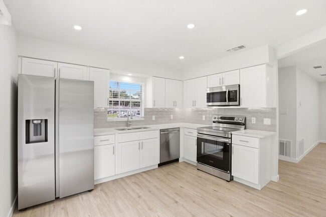 Stunning Remodeled 3BR Duplex in Oviedo with Modern Upgrades