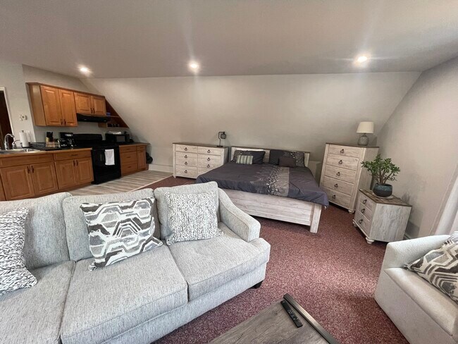 Photo - 176 North St Unidad Beautiful 850 sf studio