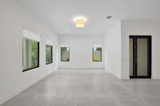 Photo - 5939 Brookfield Cir W