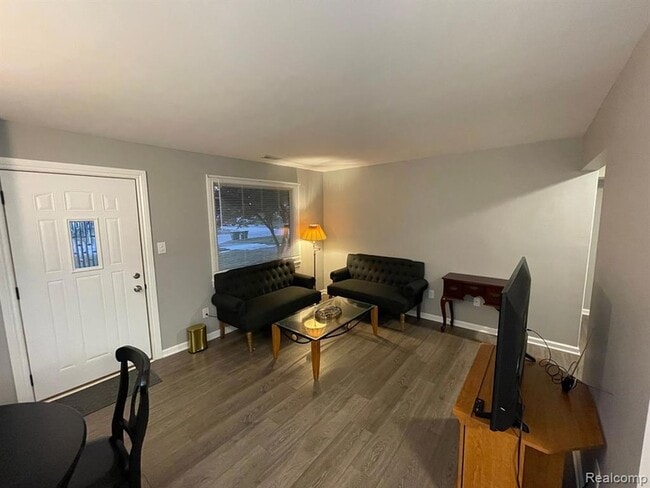 Photo - 6102 Harrison St