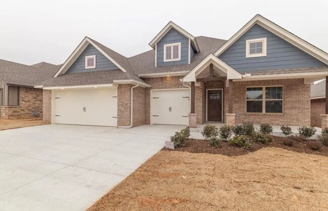 Building Photo - 4BD/3BTH home Minutes from I-35