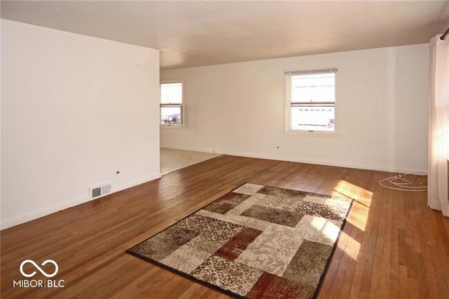 Photo - 210 W Sycamore St