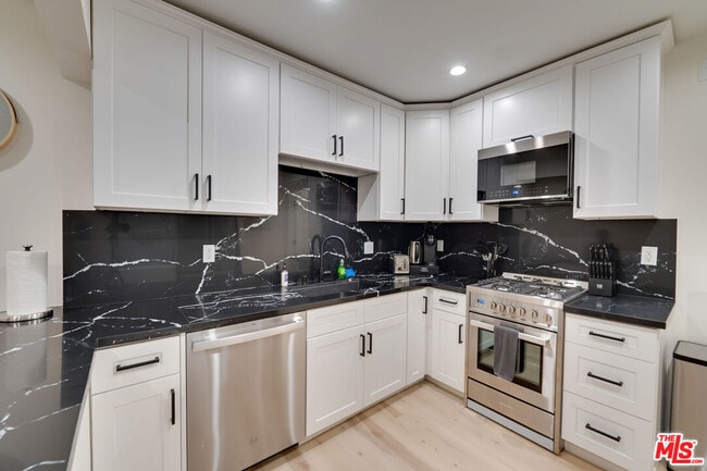 Photo - 9040 Phyllis Ave Unidad B