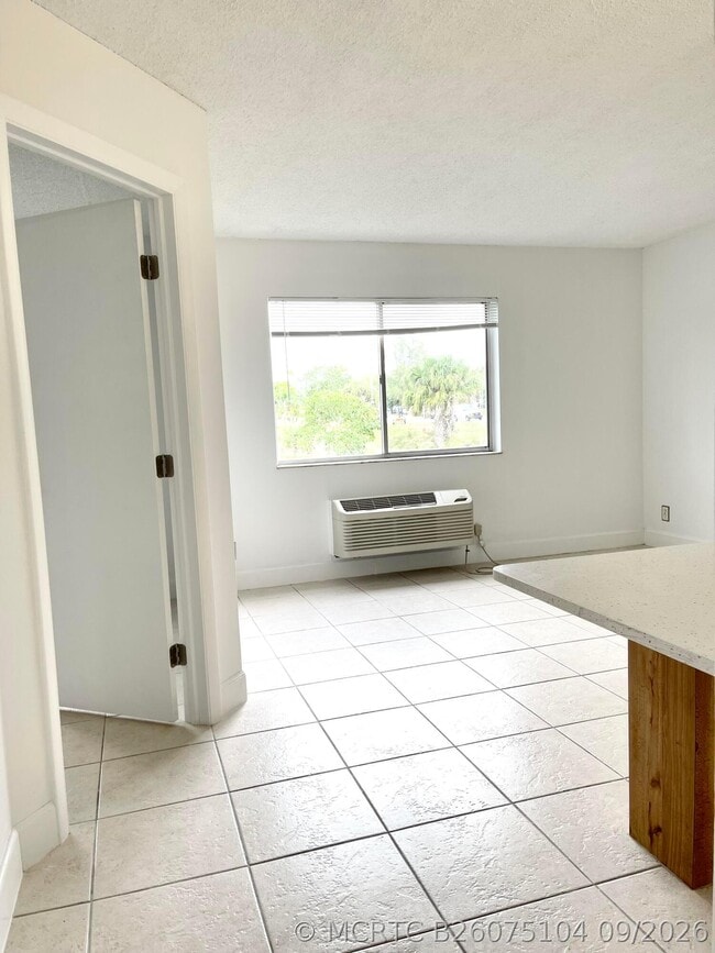 3822 N University Dr Unit 3822