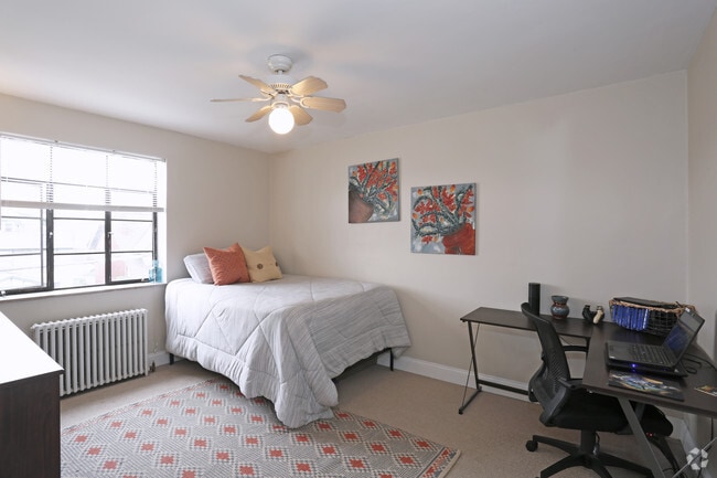 2BR, 1BA - 1000 SF