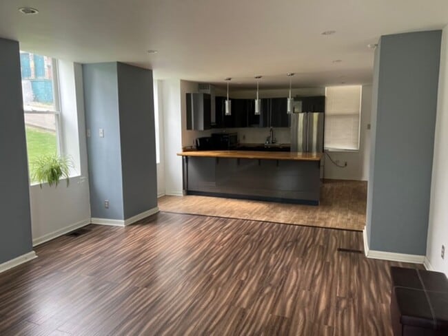 Photo - Spacious home 4 bedroom 2 1/2 bath Pittsburgh PA 15201