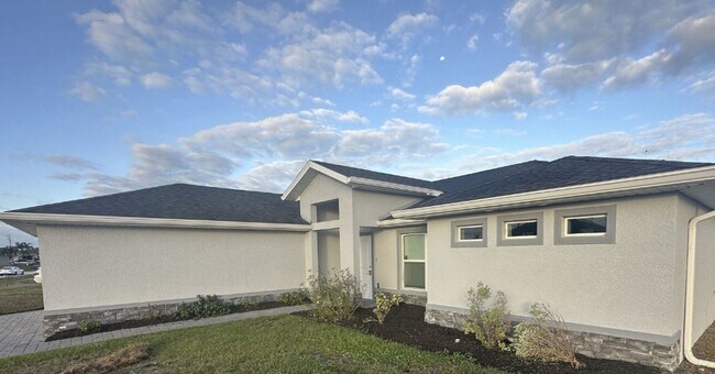Building Photo - 4 Bedroom 2 bathroom NE Cape Coral Home with Screened Lanai