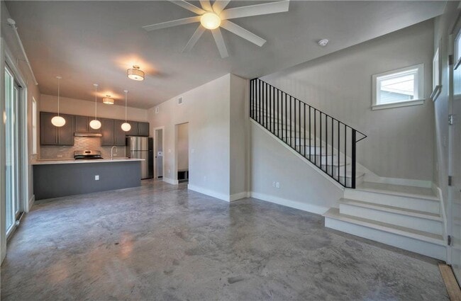 Photo - 1006 E 8th St