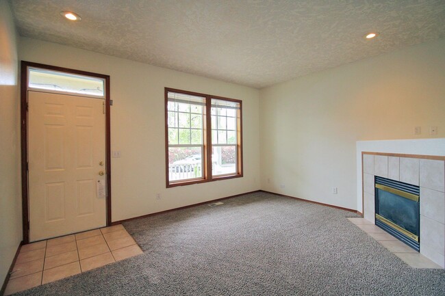 Photo - 22032 NE Chinook Way Unit A