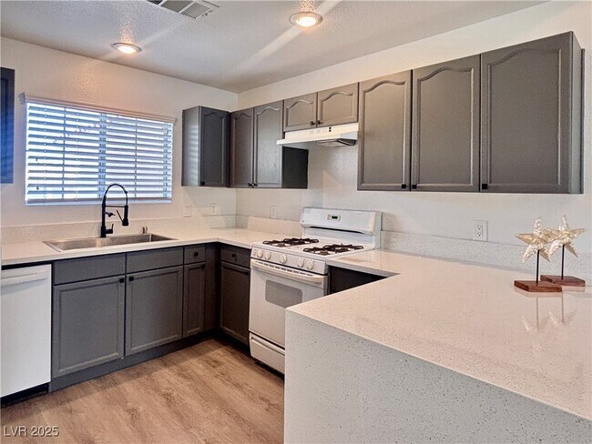 Photo - 400 Amber Pine St Unidad 203 Rental