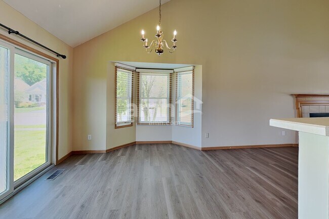 Photo - 485 Sycamore Creek St