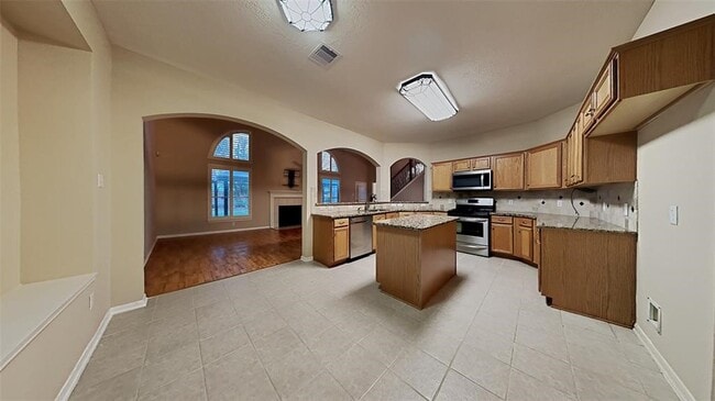 2114 Winding Hollow Dr